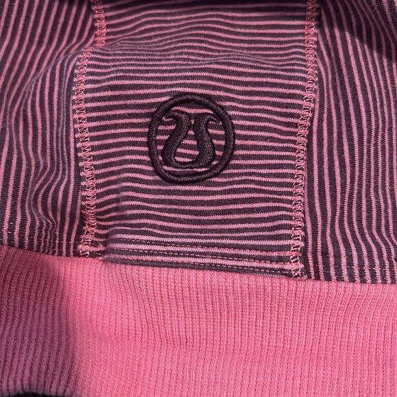 Size 4 lululemon zip up - Picture 4 of 5